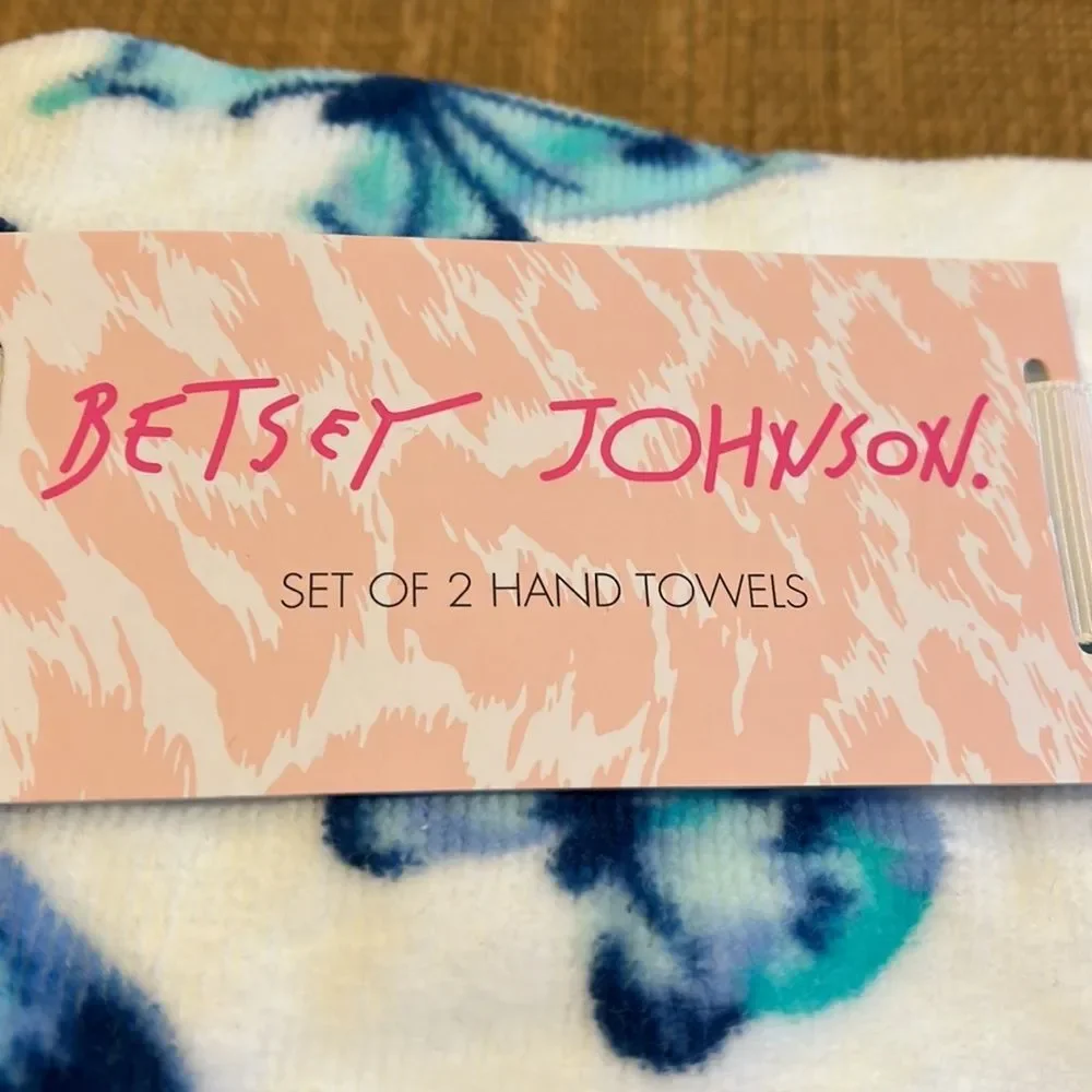 NWT Betsey Johnson hand towels